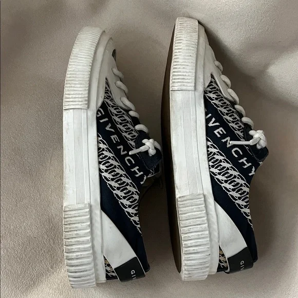 Givenchy Sneakers - Picture 5 of 8